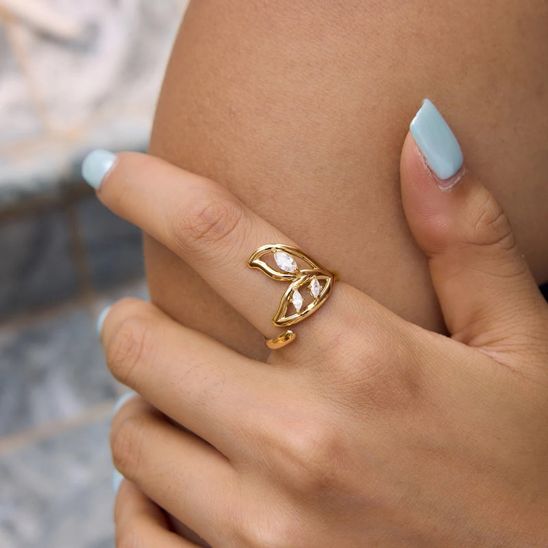 Kika Delicate Fish Tail With White Zircon Opening Ring