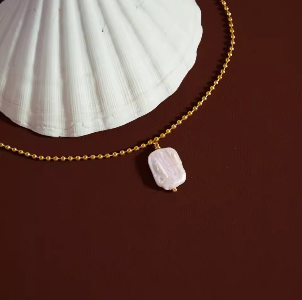 Kika Elegant Irregular Freshwater Pearl Pendant Necklace