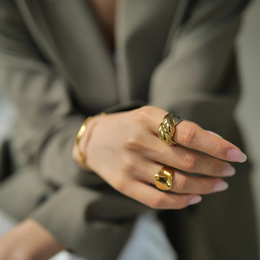 Kika Minimalist Stainless Steel New Twisted Fashion Ring Chic 18k Gold Color Texture Waterproof Trend Jewelry for Women