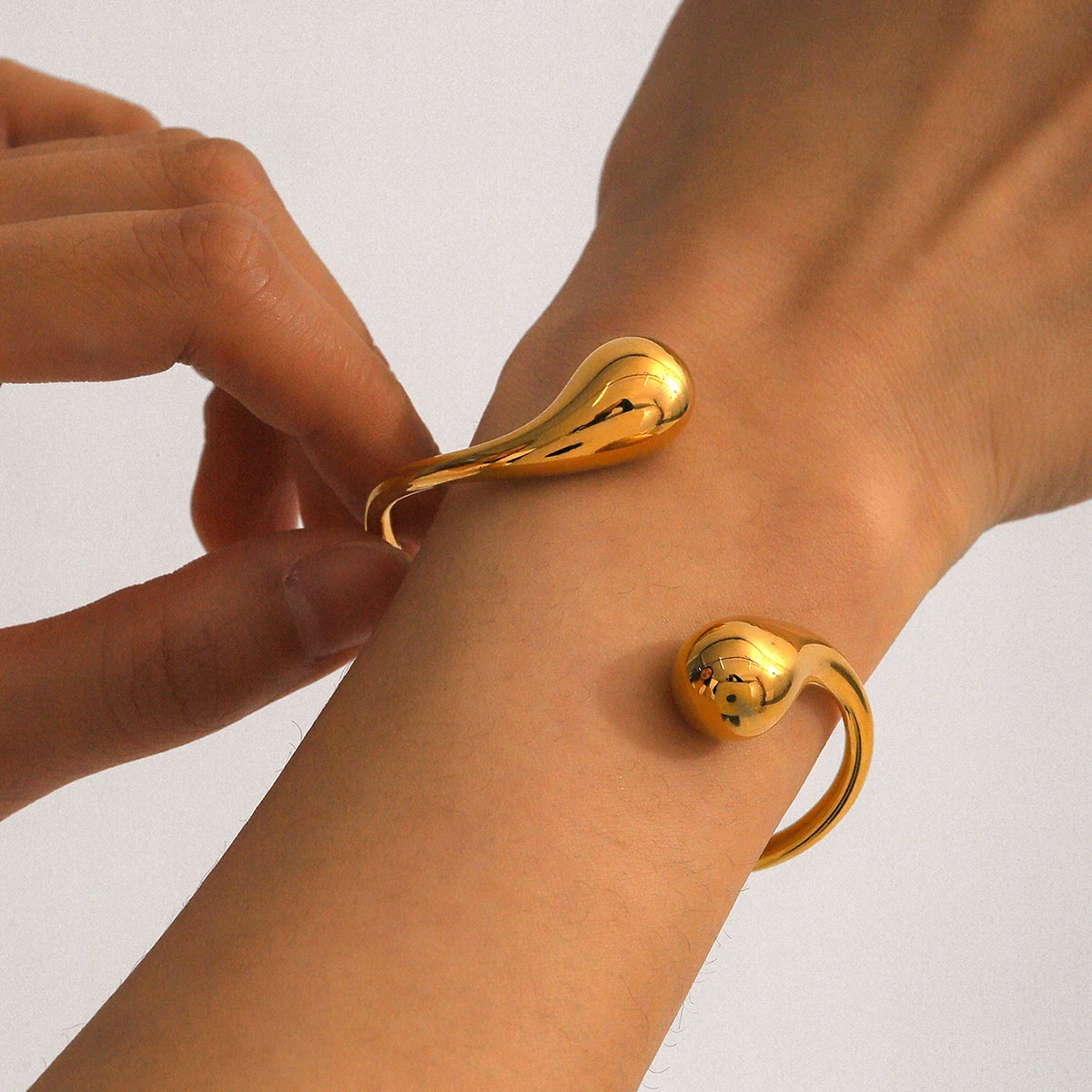 KIKA Waterproof 18K Gold Plated Stainless Steel Drop Cuff Bracelet Statement Fashion Personality Charm Jewelry Women bracelet