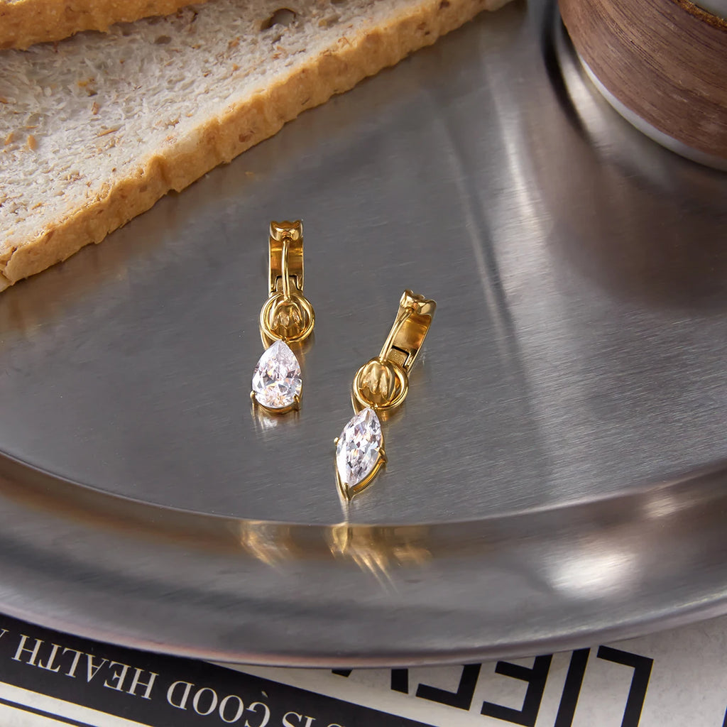 Kika Minimalist Classic  Inlay Droplet Shaped Zircon Ear Clip