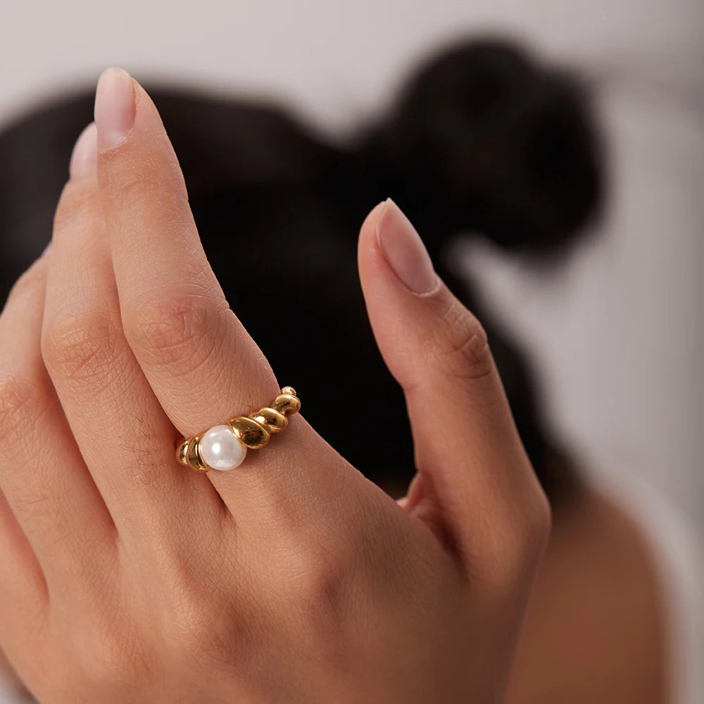 Kika Inlaid Shell Ring