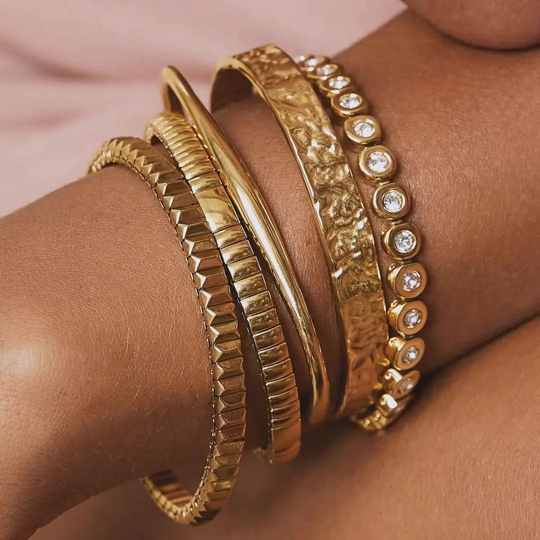 Kika Minimalist Gold Color Tarnish Free Fashion Stainless Steel Bangle Bracelet