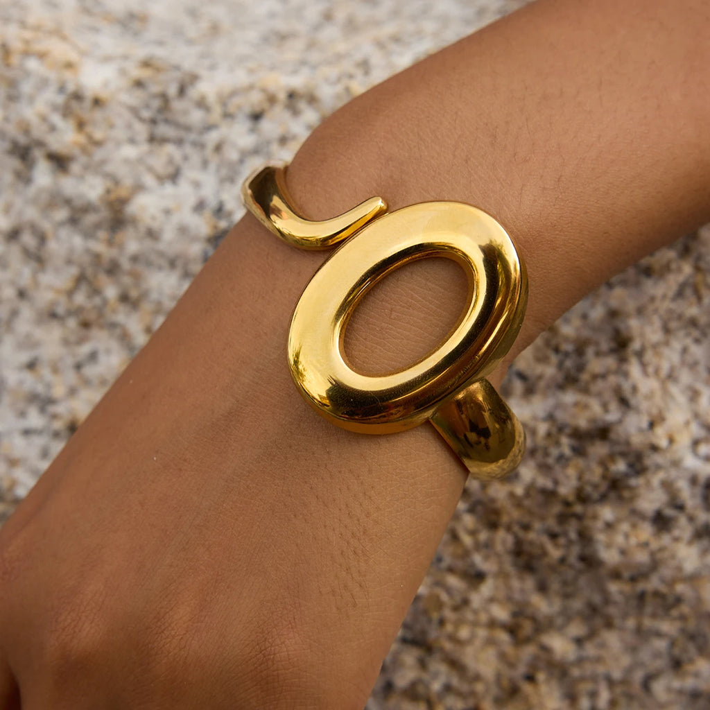 Kika Minimalist Line Asymmetric Engraved O-shaped Hollow Spring Opening Bracelet 18K PVD Stainless Steel
