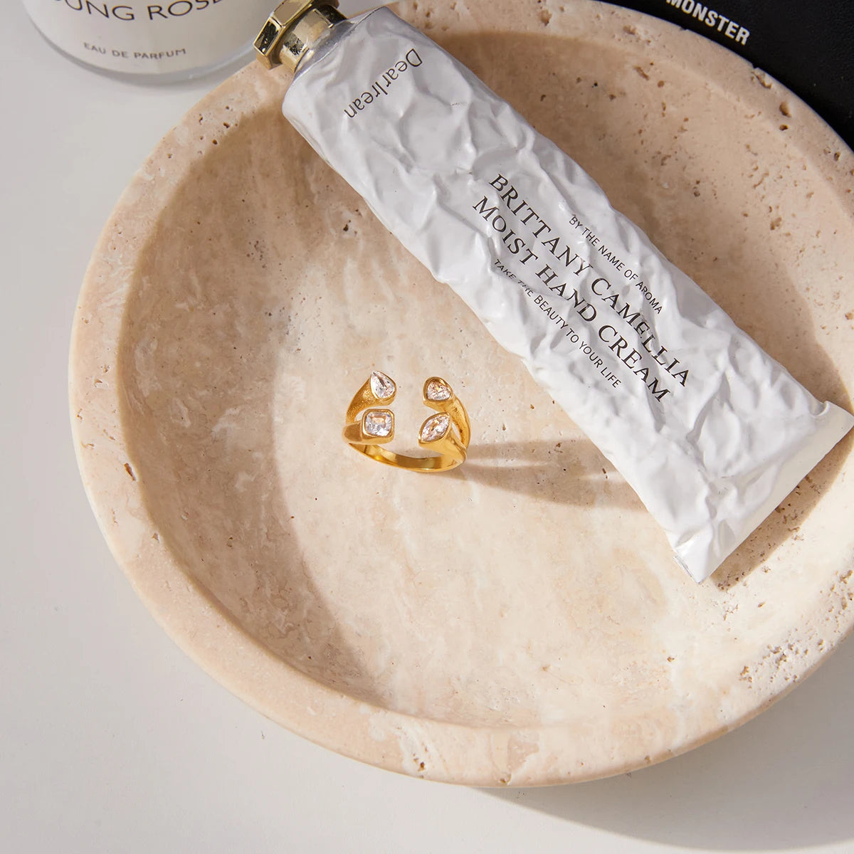 Kika Simple Classic White Zircon Heart shaped Water Drop Ring