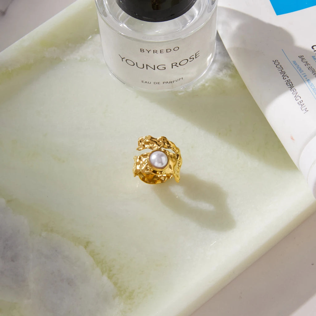 Kika Classic Hammer Texture With Imitation Pearl Wide Open Ring ñ