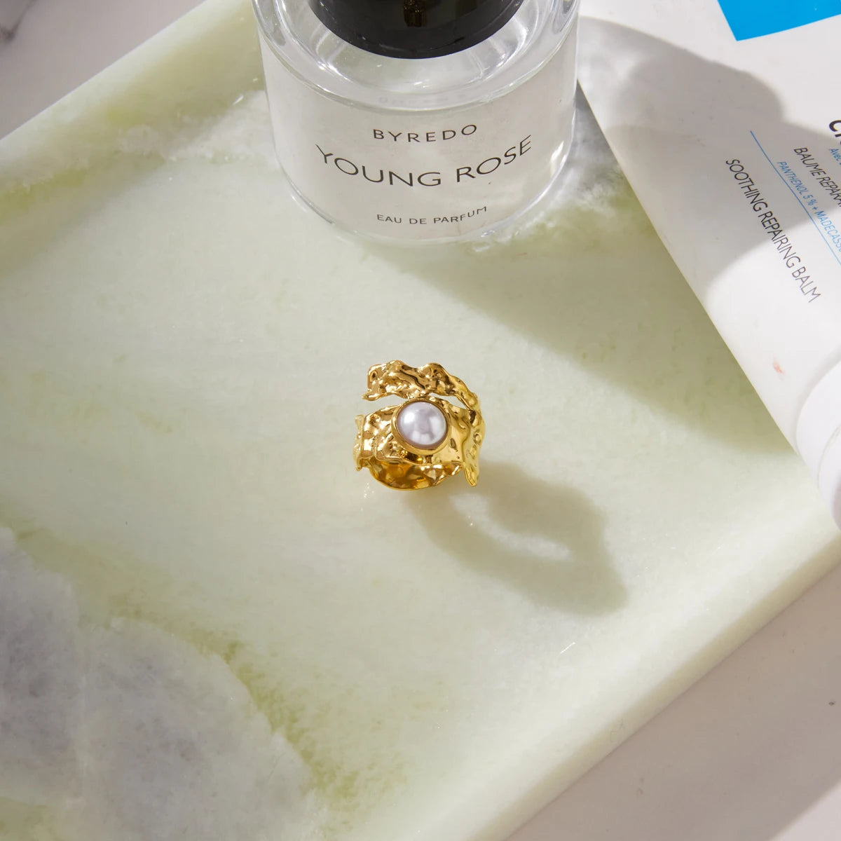 Kika Classic Hammer Texture With Imitation Pearl Wide Open Ring ñ