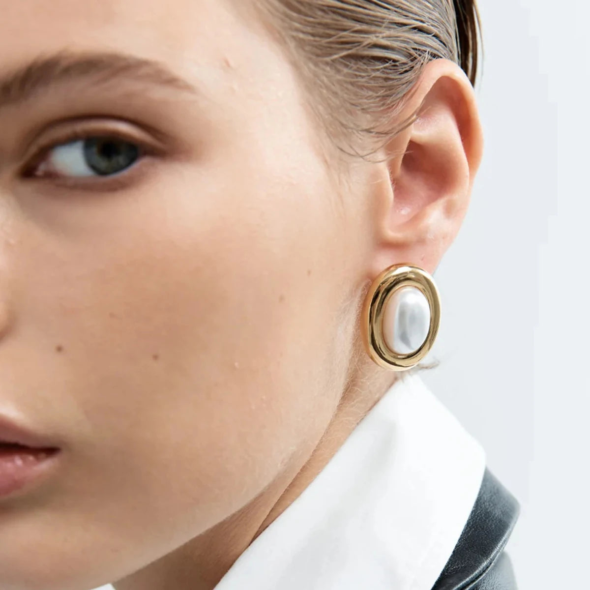 Kika Vintage 18K Gold Color Plated Stainless Steel Oval Pearl Waterproof Ear Studs
