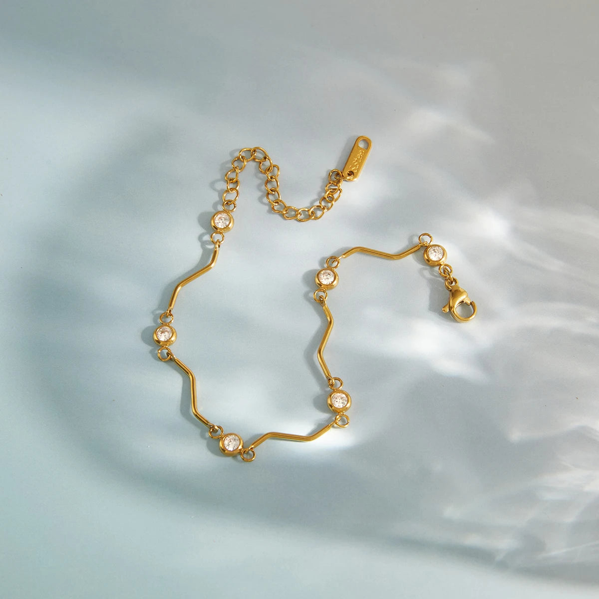 Classic Wavy Chain White Round Zircon Bracelet