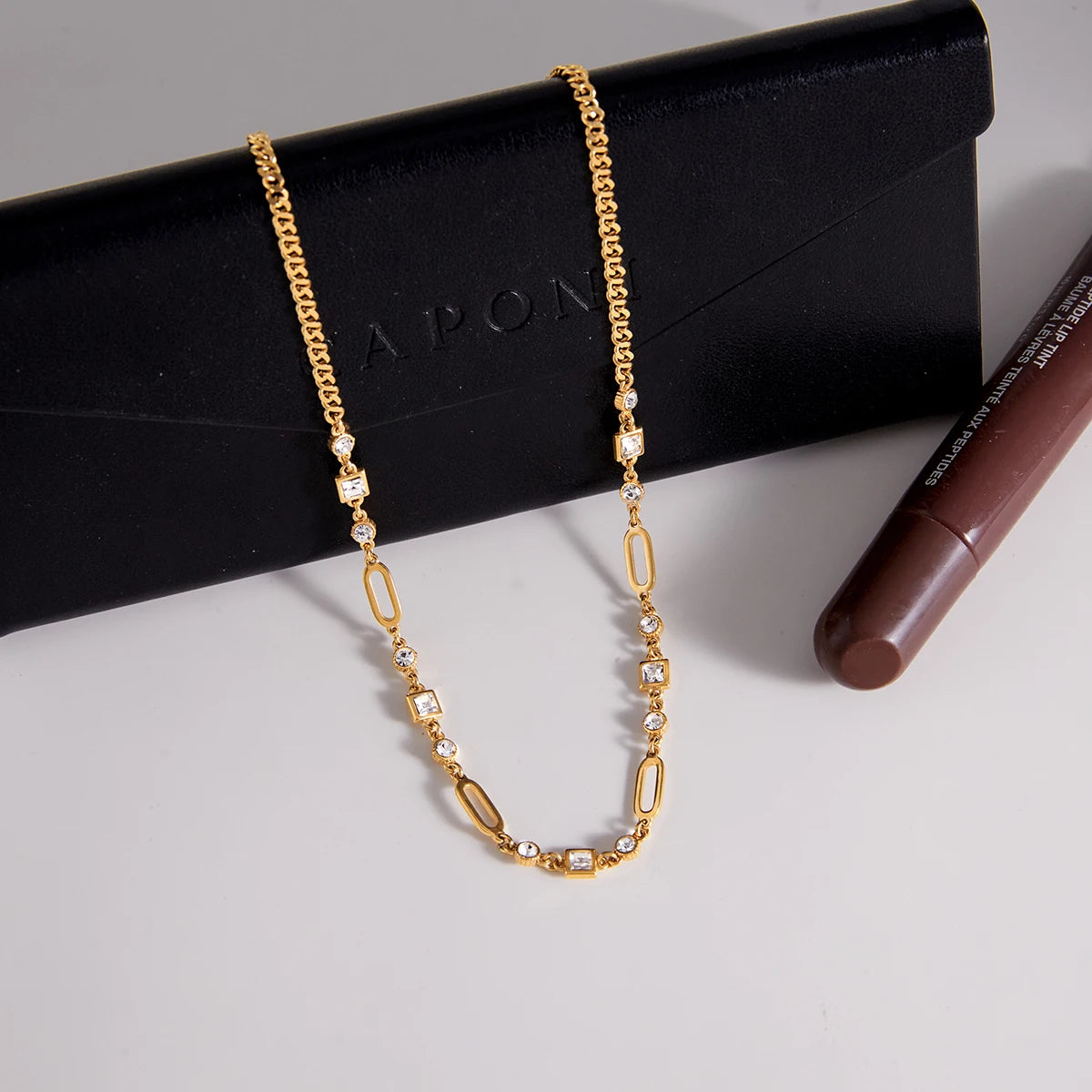 Kika Classic Hollow Out Chain Necklace With White Rhinestone