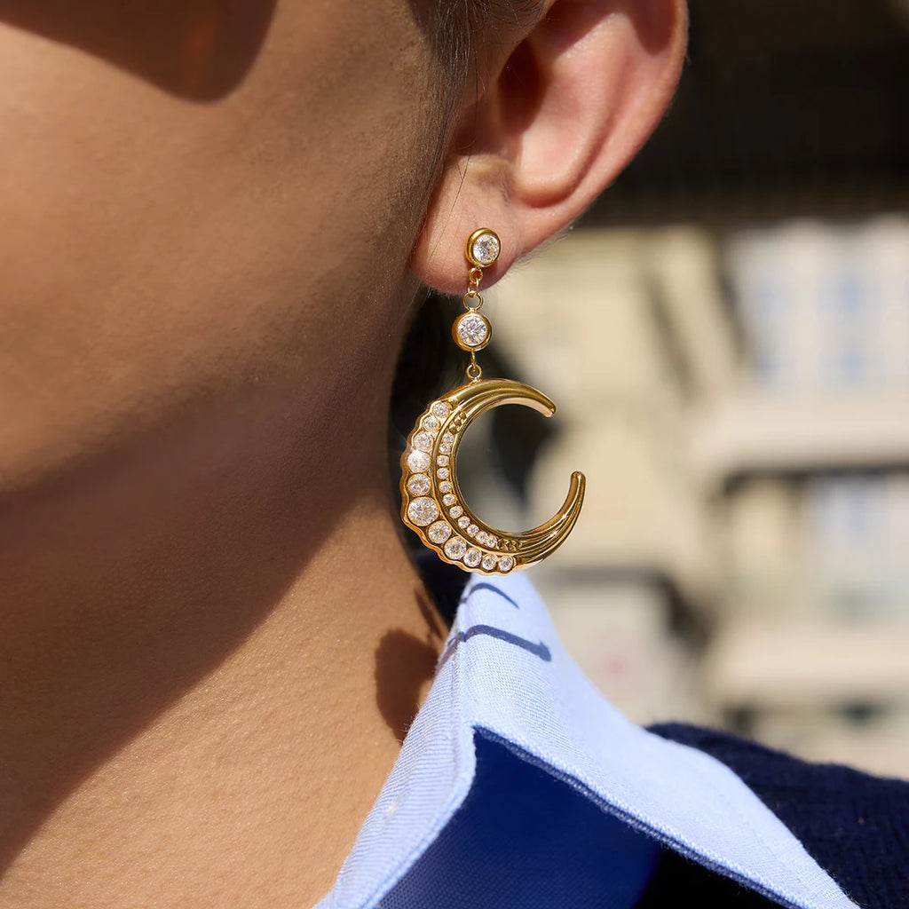 White Round Zircon Moon Shape Pendant Earrings