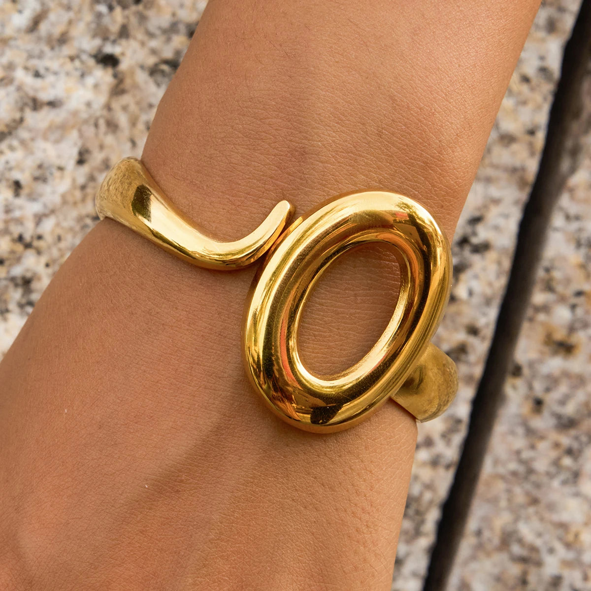 Kika Minimalist Line Asymmetric Engraved O-shaped Hollow Spring Opening Bracelet 18K PVD Stainless Steel