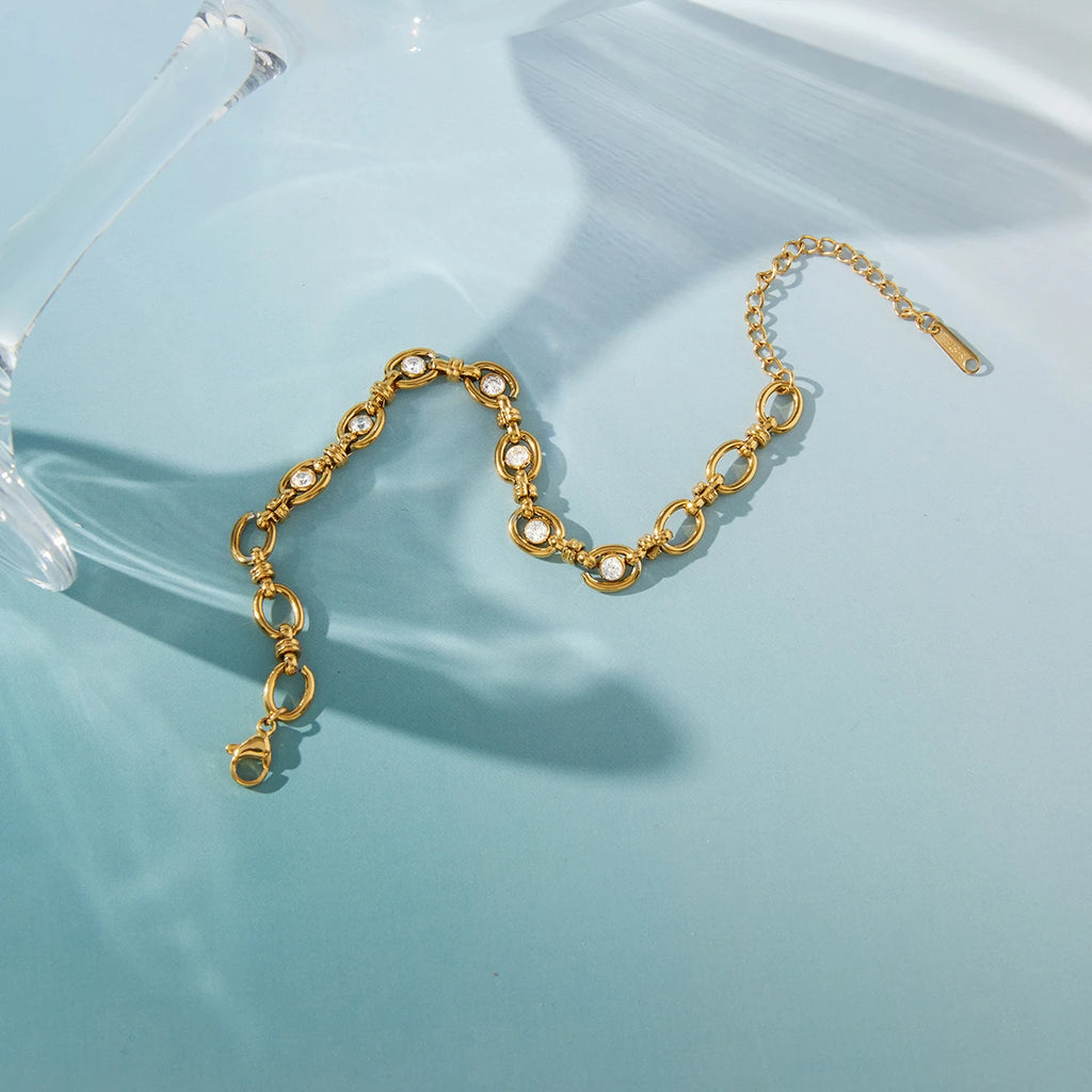Classic White Zircon Geometric Hollow-Out Chain Bracelet