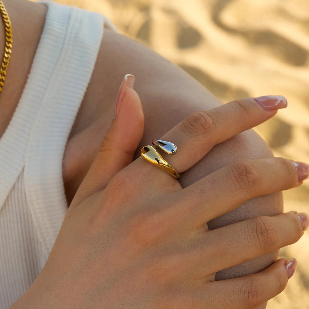 Kika Stainless Steel Twist Ring Trendy Metal 18K Geometric Finger Ring