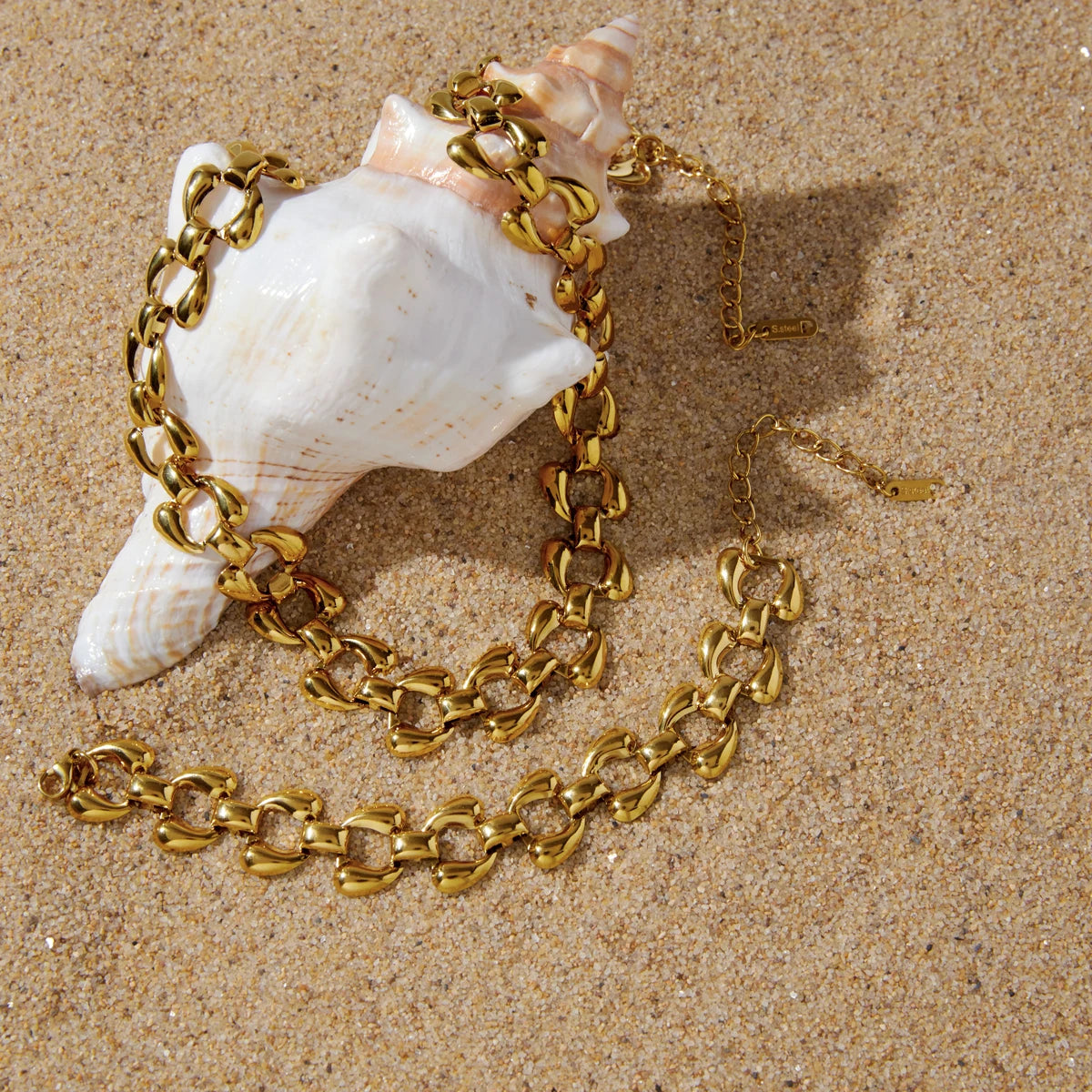 Kika Minimalist Irregular Hollow-out Chain Necklace