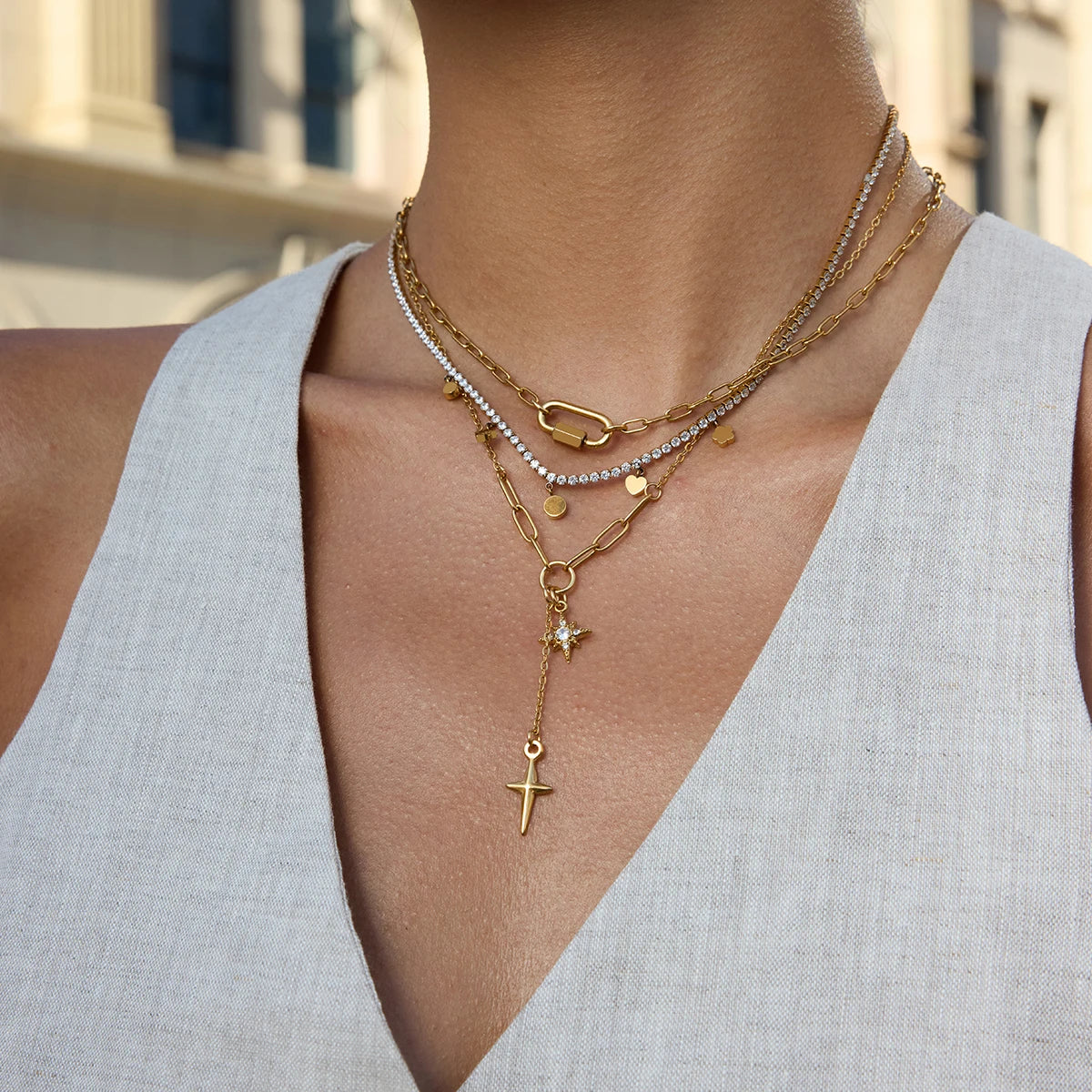 Kika Simple Classic  Rhinestone Smooth Four Star Pendant Necklace