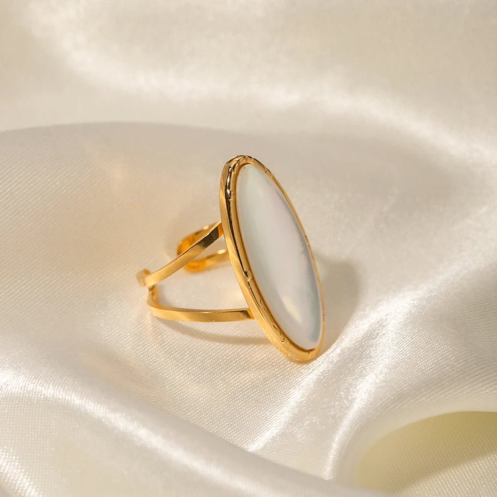 Kika Occident Oval Natural Shell Vintage Rings for