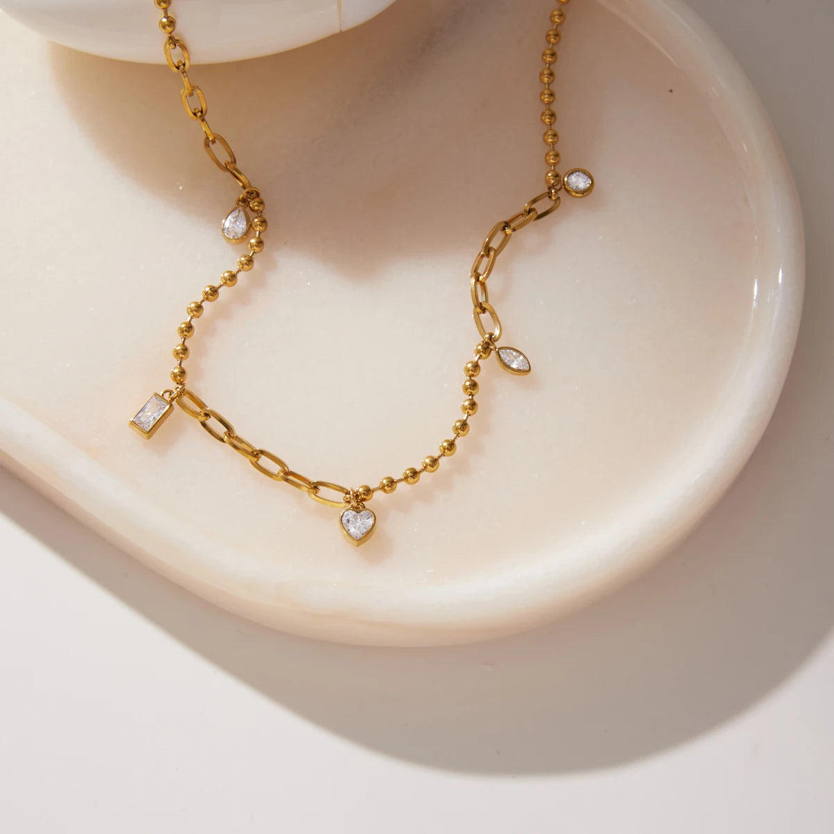 Kika Classic Geometric Zircon Pendant Necklace ñ