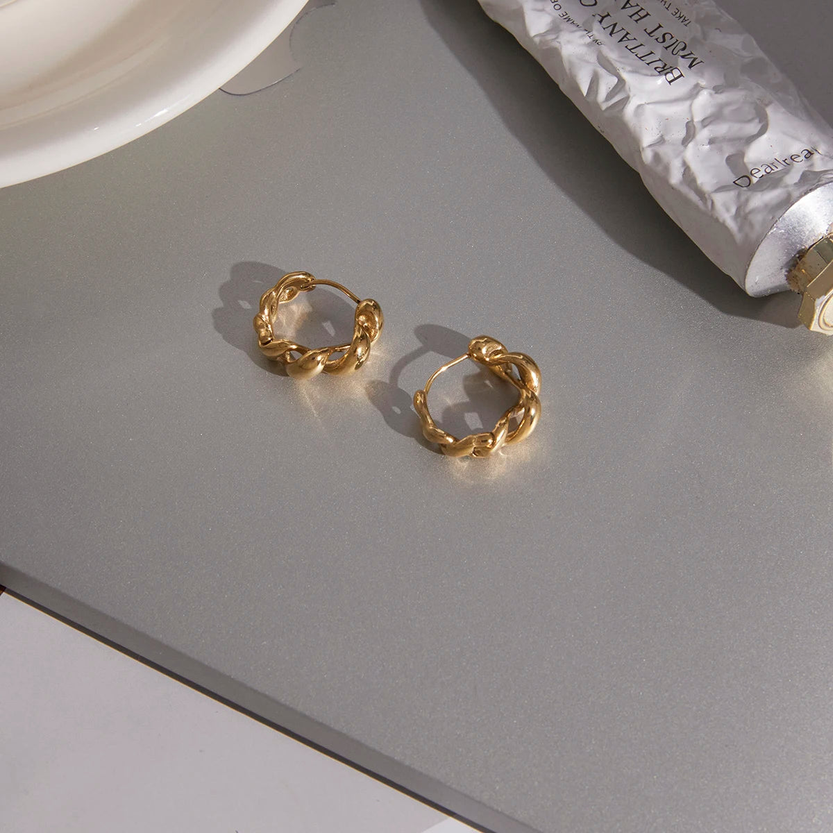 Kika Classic Glossy Hollow Out Wrapped Wave Earrings
