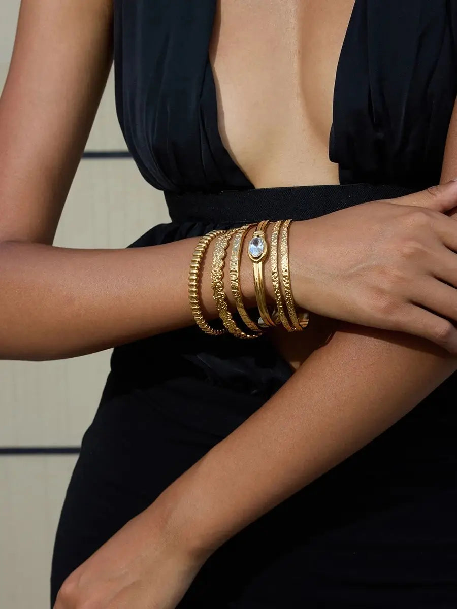 KIKA Minimalist 18K Gold Color Plated Stainless Steel Hammer Pattern Double Layer Bracelet Foldable Wrinkle Bracelet Women's