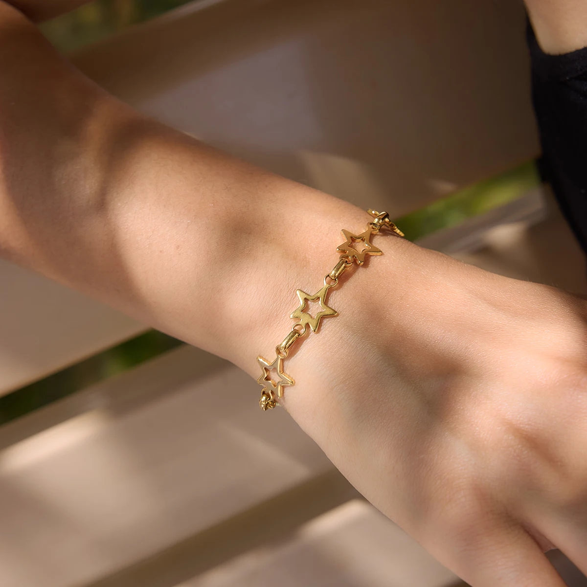 Kika Classic Hollow Out Stars Splicing Chain Necklace