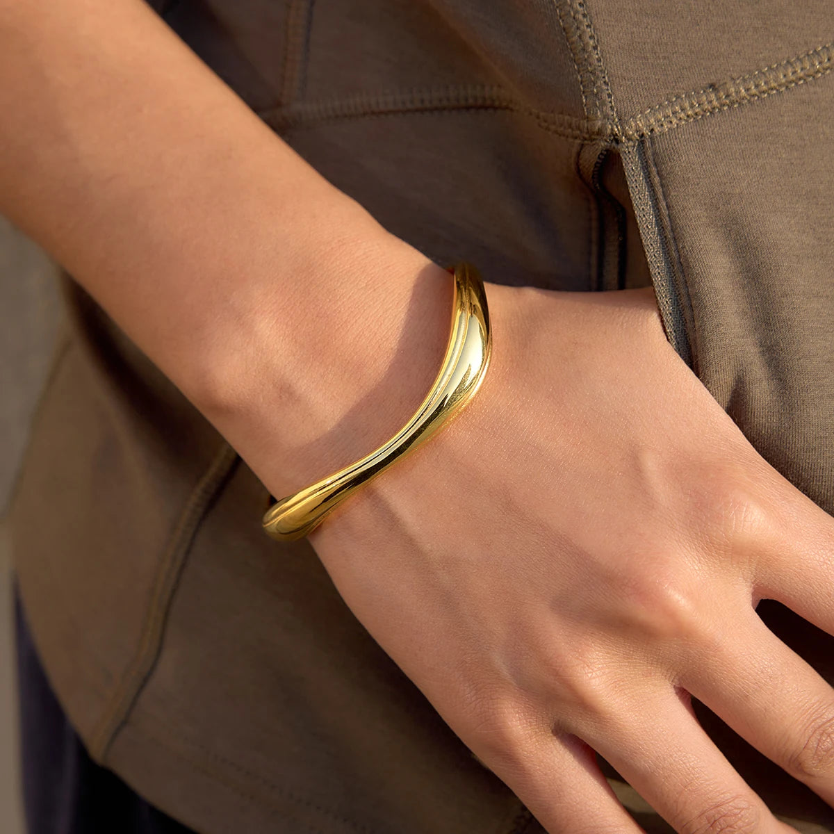 KIKA Minimalist Gold Color Geometric Wave-Shaped Open Bracelet For Women 18K PVD Gold-plated Delicate Bracelets Jewelry Gifts