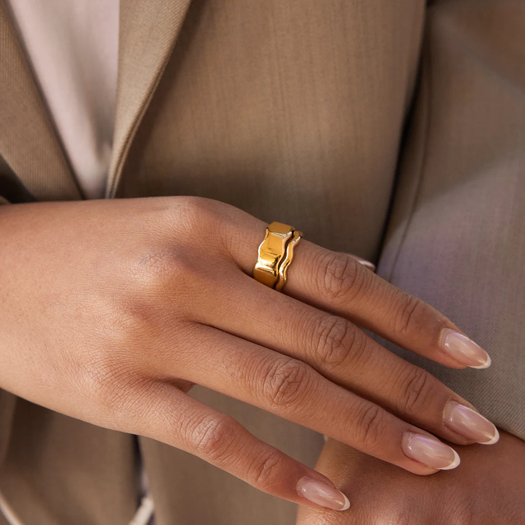 Kika Geometric Wave Shaped Double Layers Open Ring