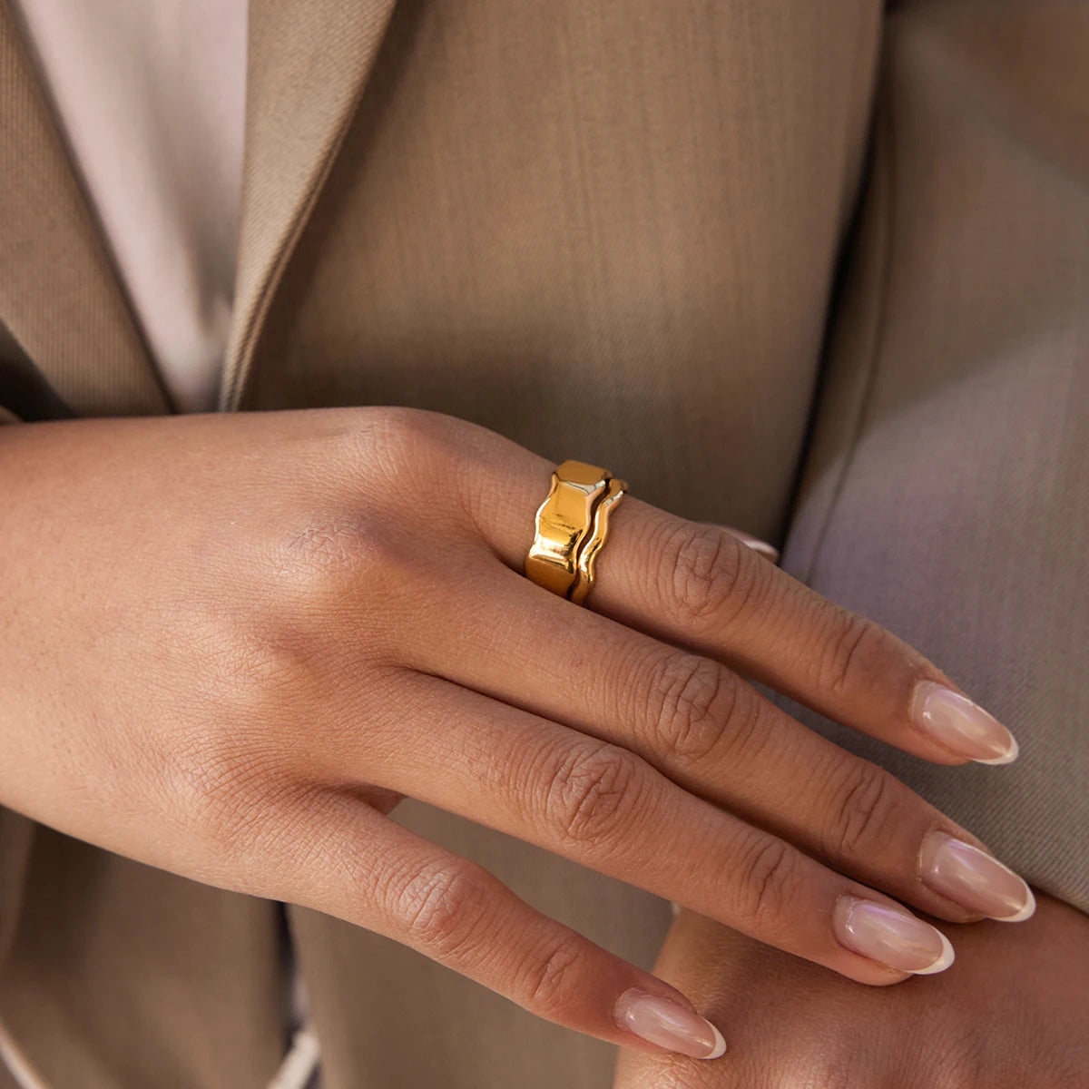 Kika Geometric Wave Shaped Double Layers Open Ring