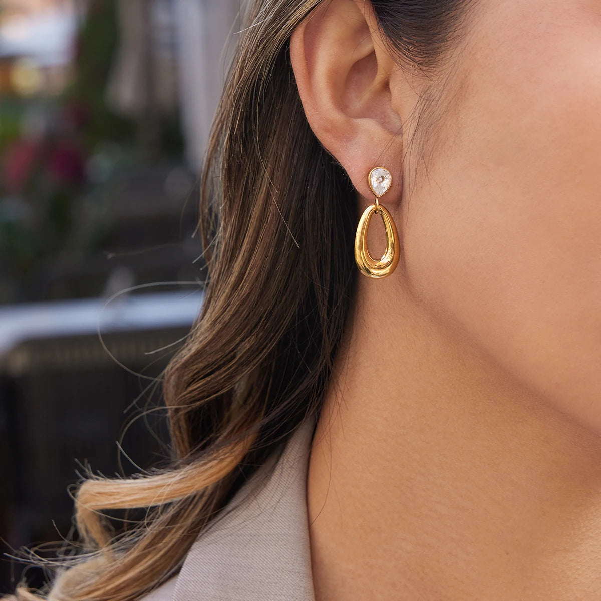 Kika Water Drop Shaped Hollow Pendant Earrings