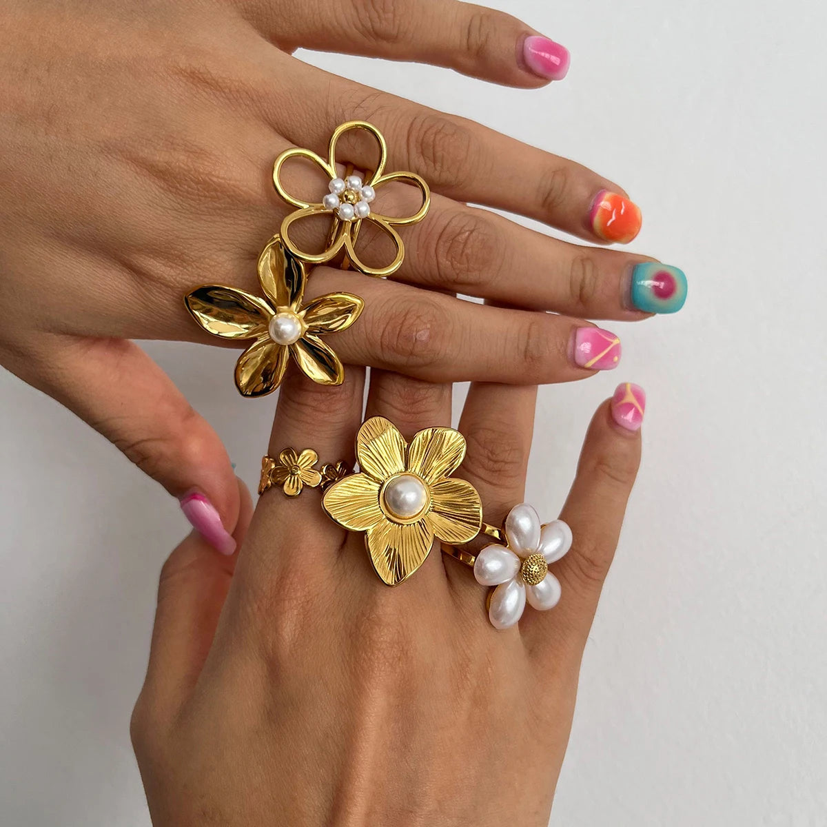 Kika Fashionable Sweet 18K Gold Color Plated Stainless Steel Pearl Five Petal Flower Ring