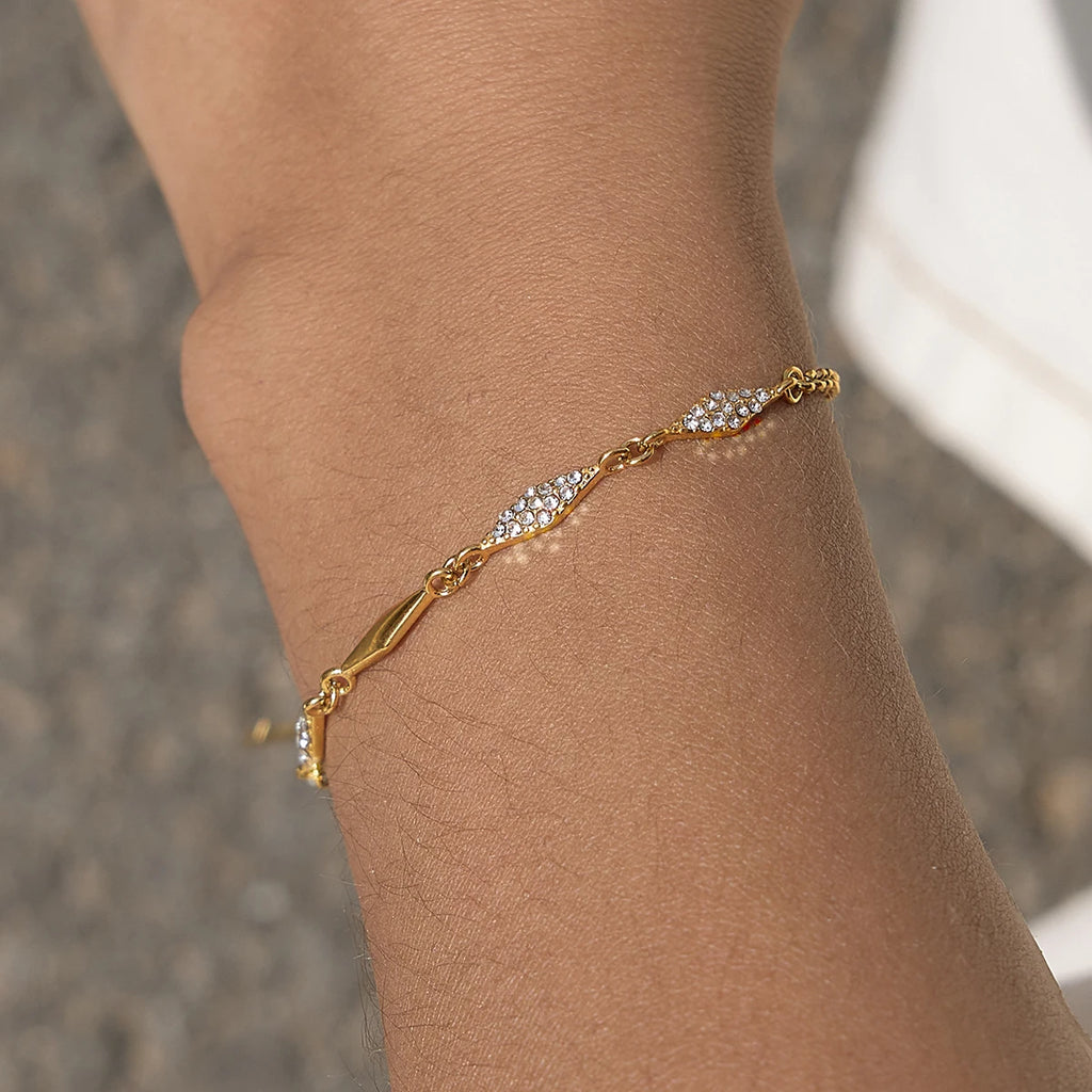 Kika Delicate Geometric White Rhinestones Bracelet