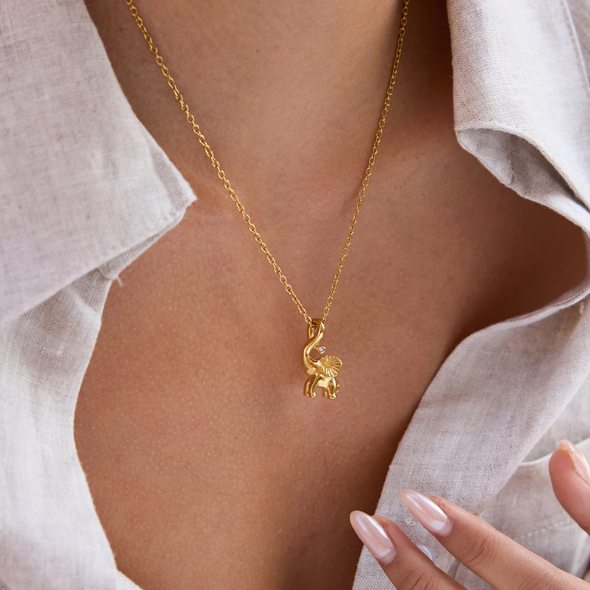 Kika Vintage White Water Diamond Elephant Animal Pendant Necklace Stainless Steel