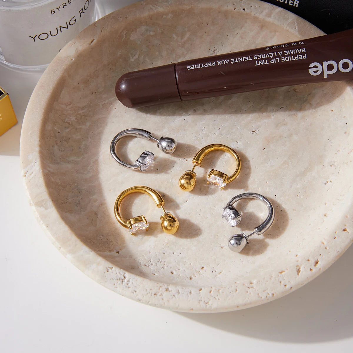 Kika White Oval Zircon C-Ring Earrings