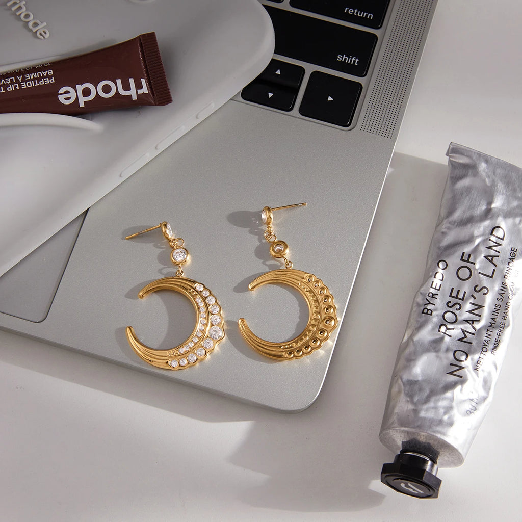 White Round Zircon Moon Shape Pendant Earrings