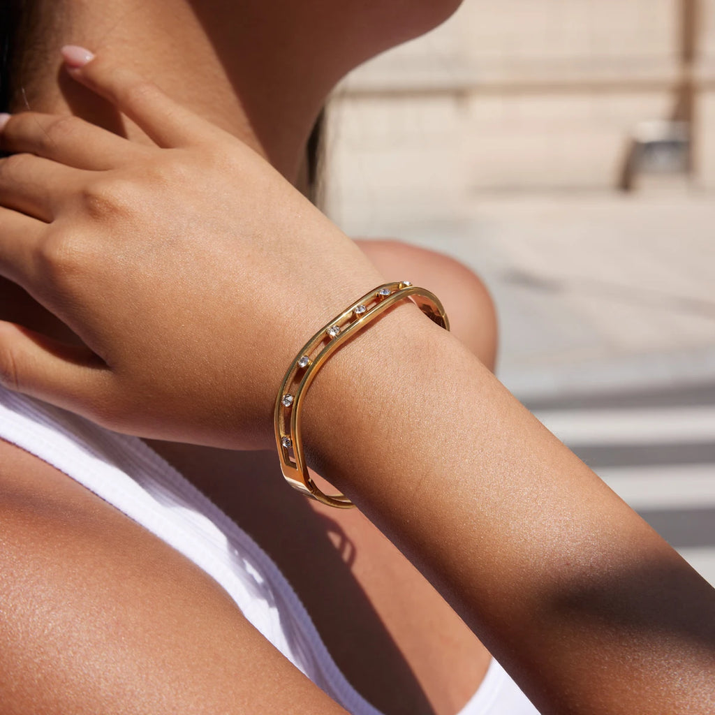 KIKA Round Crystal Wave Shape Openable Bracelet PVD 18K Gold Plated Stainless Steel 316Ly