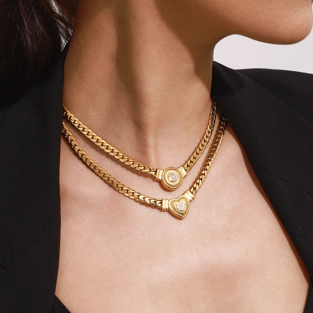 Retro Ribbed Round Pendant Necklace