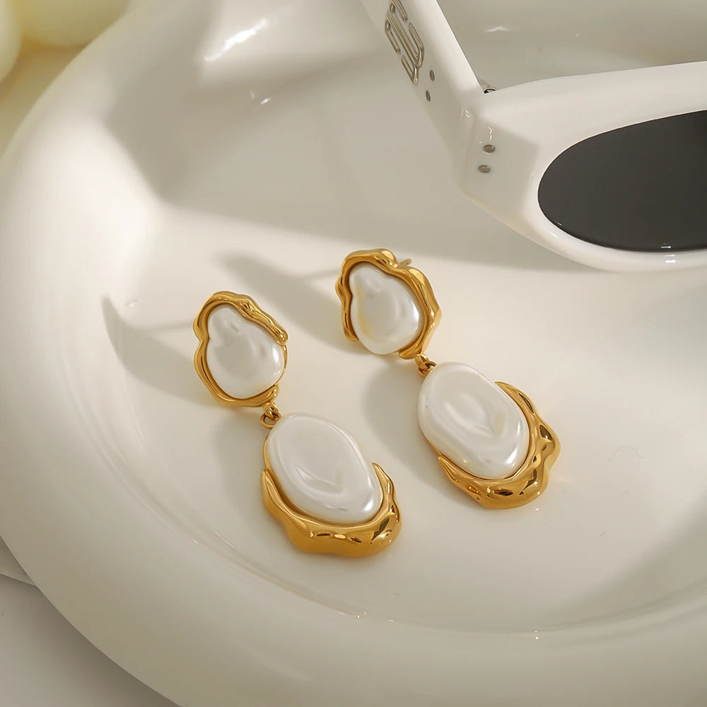 Kika Minimalist Geometric Irregular Pearl Ear studs
