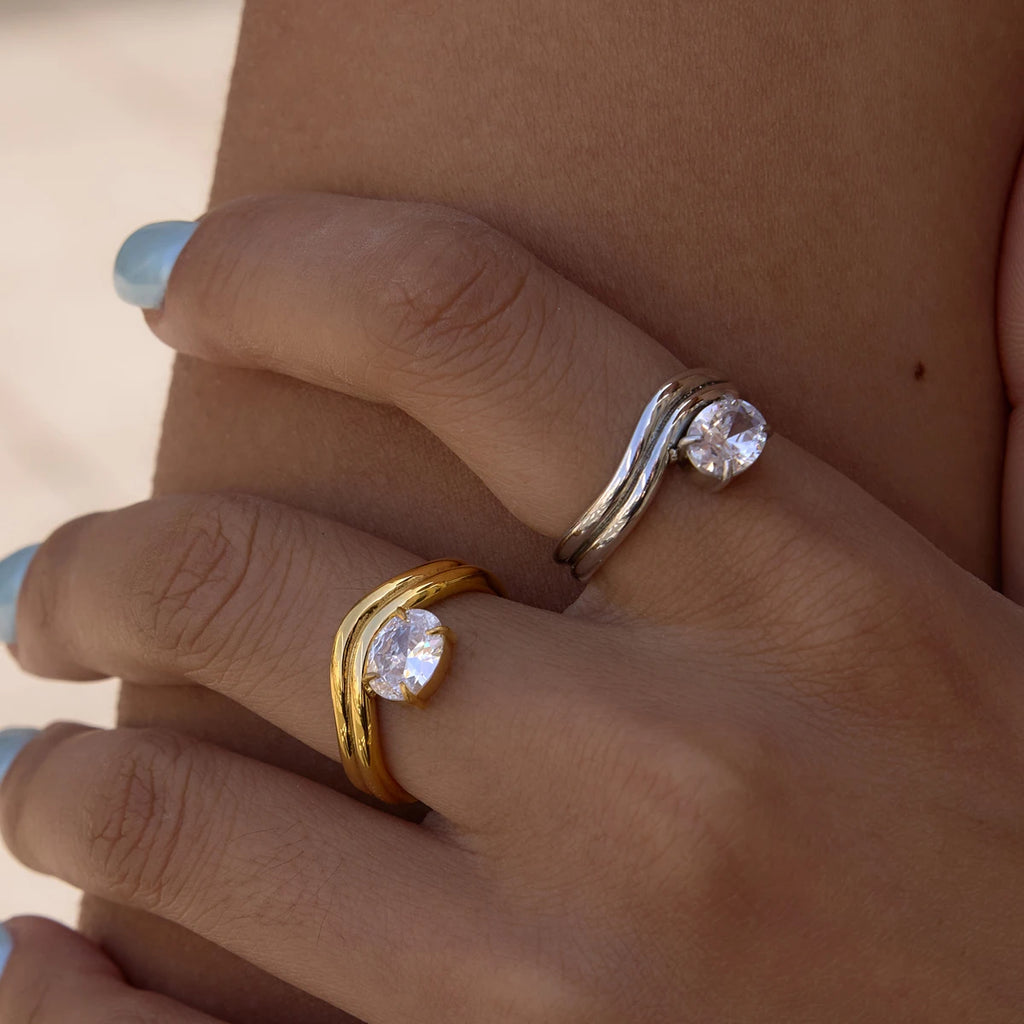 Kika Delicate Double Layered Wave Ring
