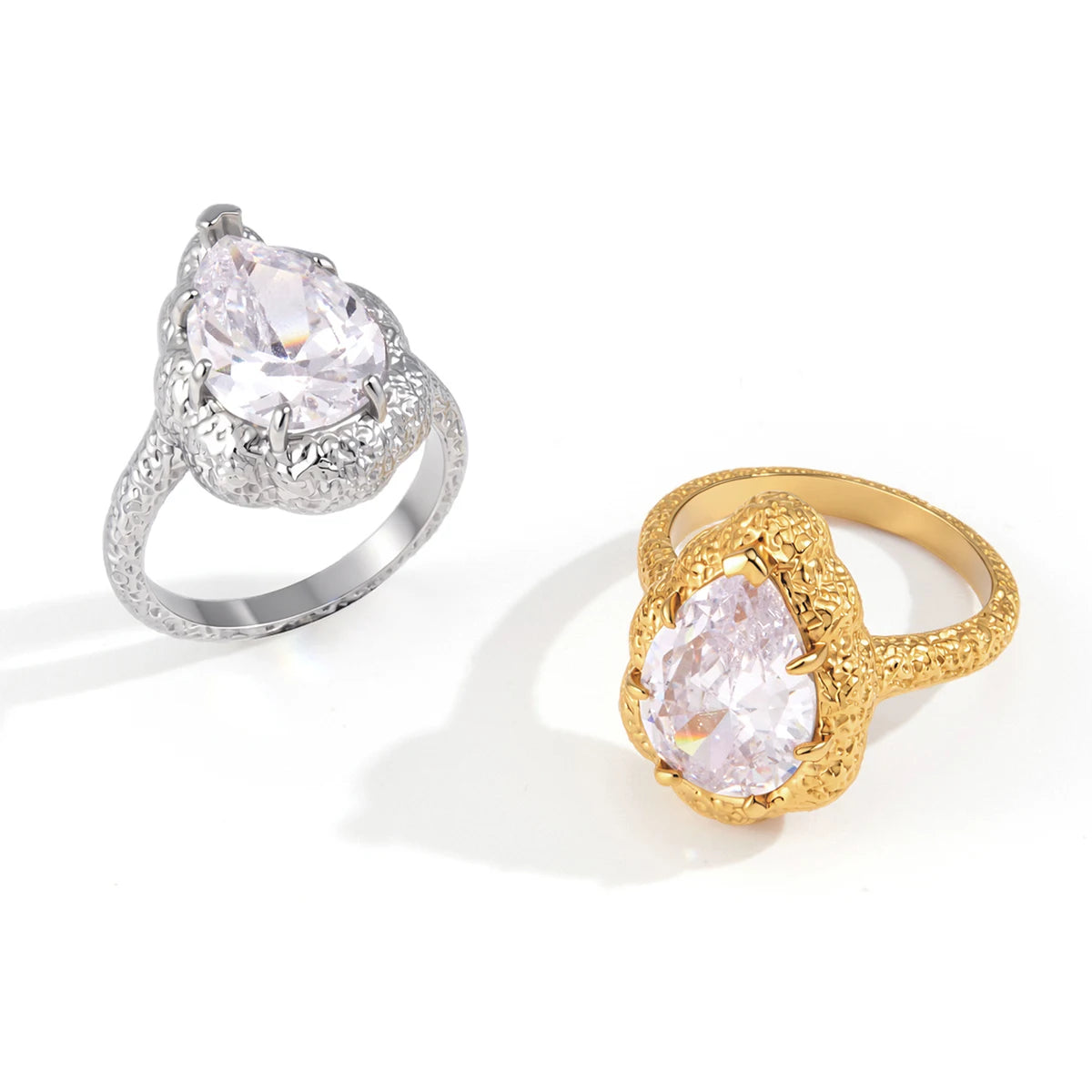 Kika Delicate White Droplet Shaped Zircon Hammer Sand Gold Texture Ring