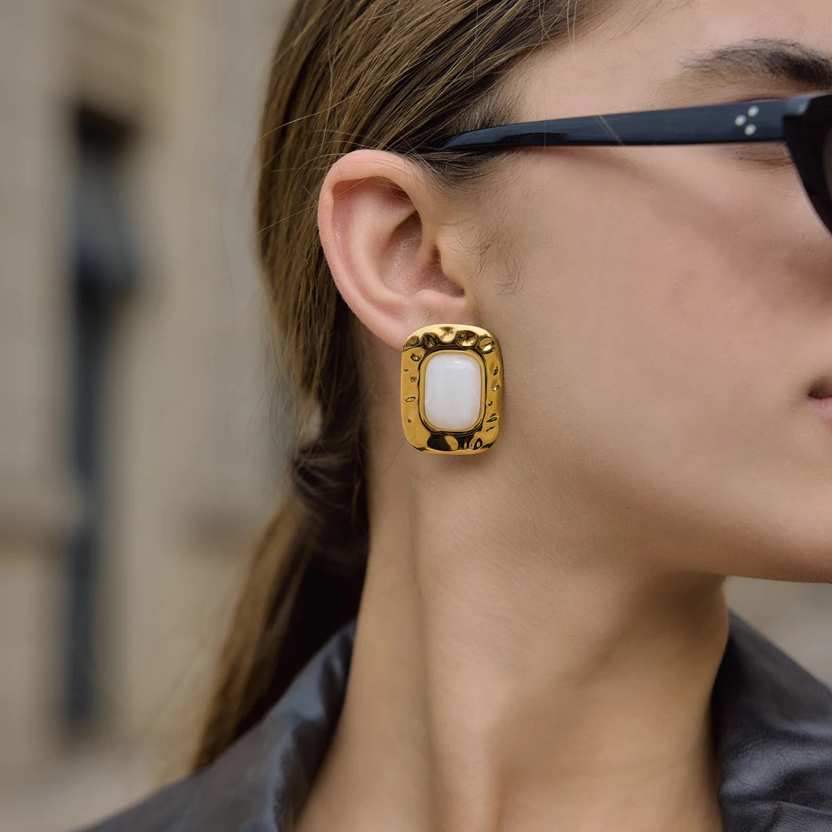 Kika Vintage White Resin Stud Earrings