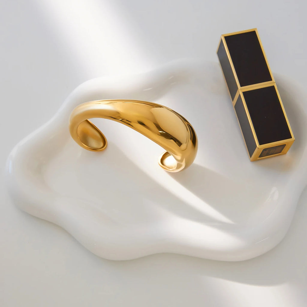Kika Minimalist Circular Bracelet