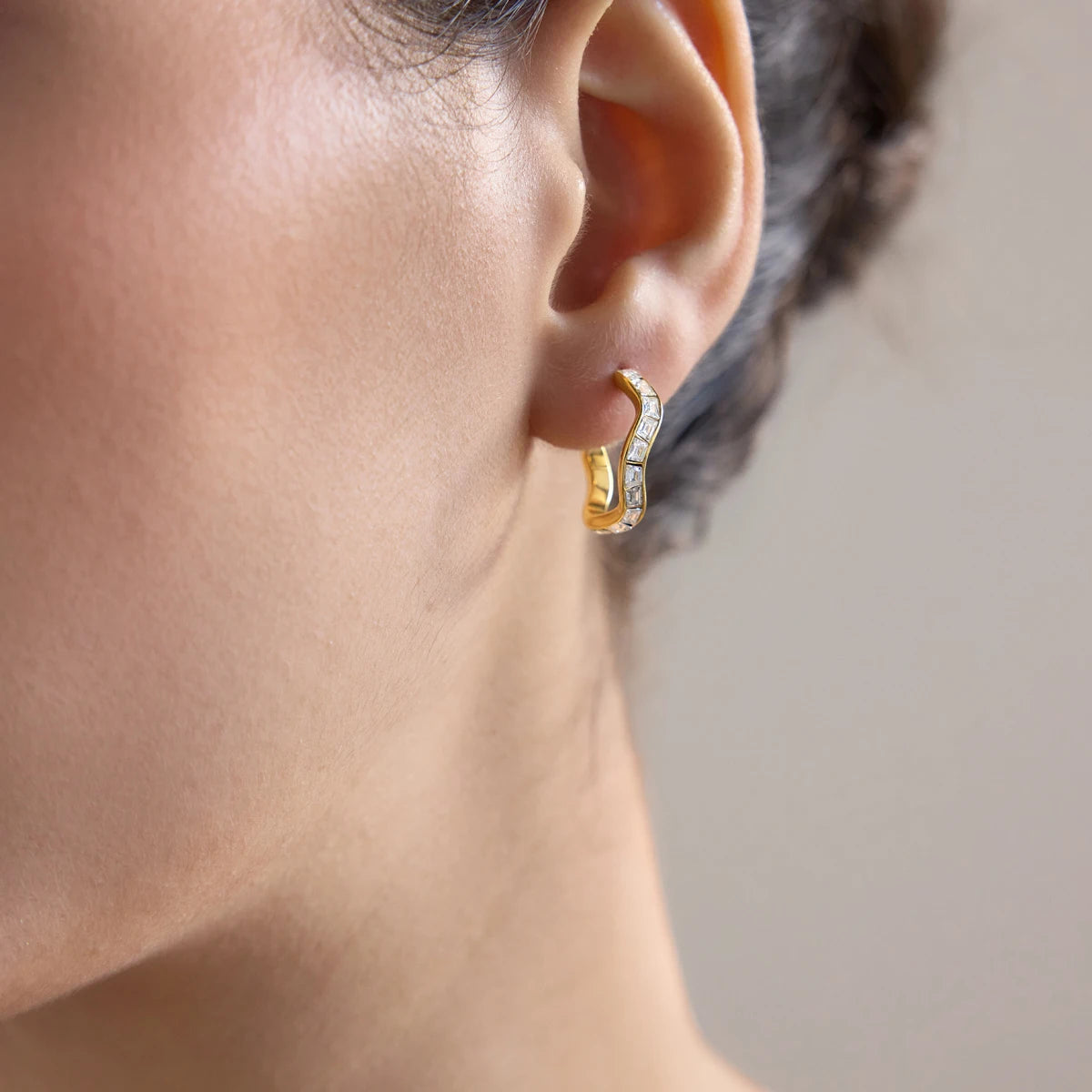 KIKA Elegant Iced Out Crystal Wave Shape Stud Earrings For Women 18K Gold Plated Stainless Steel 316L  Earrings Fashion Jewelry Gift