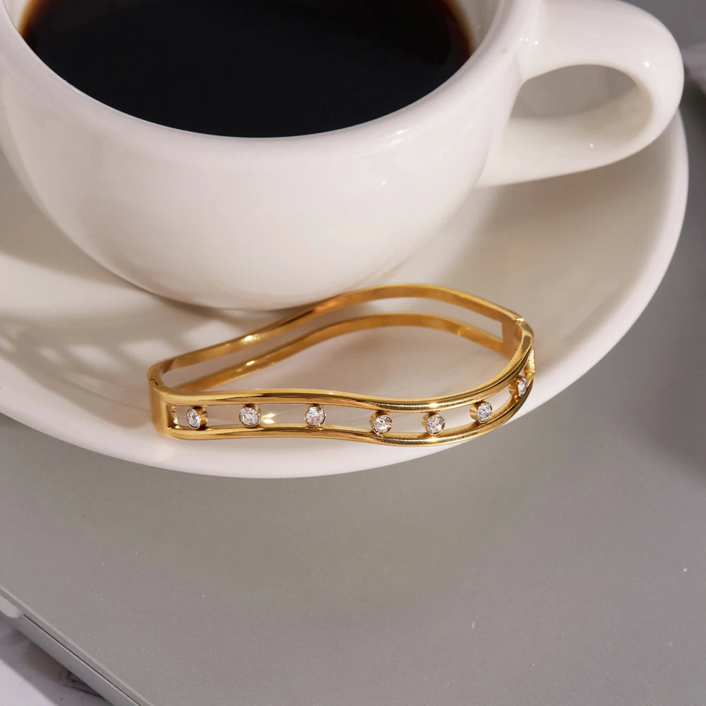 KIKA Round Crystal Wave Shape Openable Bracelet PVD 18K Gold Plated Stainless Steel 316Ly