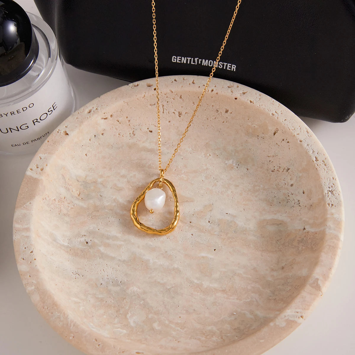 Kika Elegant Freshwater Pearl Pendant Necklace Irregular Hollow Necklace