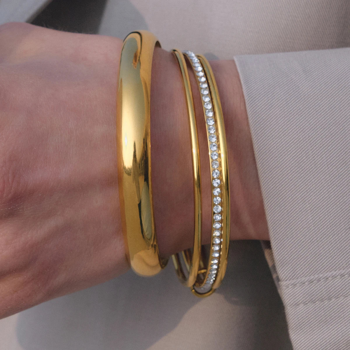 KIKA Classic Wide Glossy Round Closed Bracelet For Women 18K PVD Gold Plated Stainless Steel Braceles Lady Jewelry Gifts