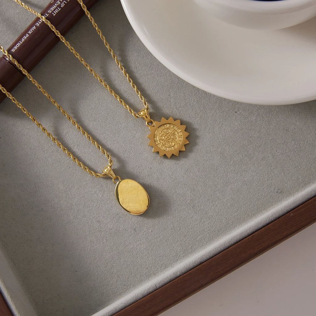 Kika Delicate White Zircon Relief Figure Pendant Sun Shaped Fried Dough Twists Chain Necklace