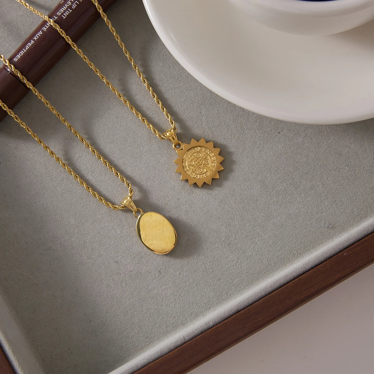 Kika Delicate White Zircon Relief Figure Pendant Sun Shaped Fried Dough Twists Chain Necklace