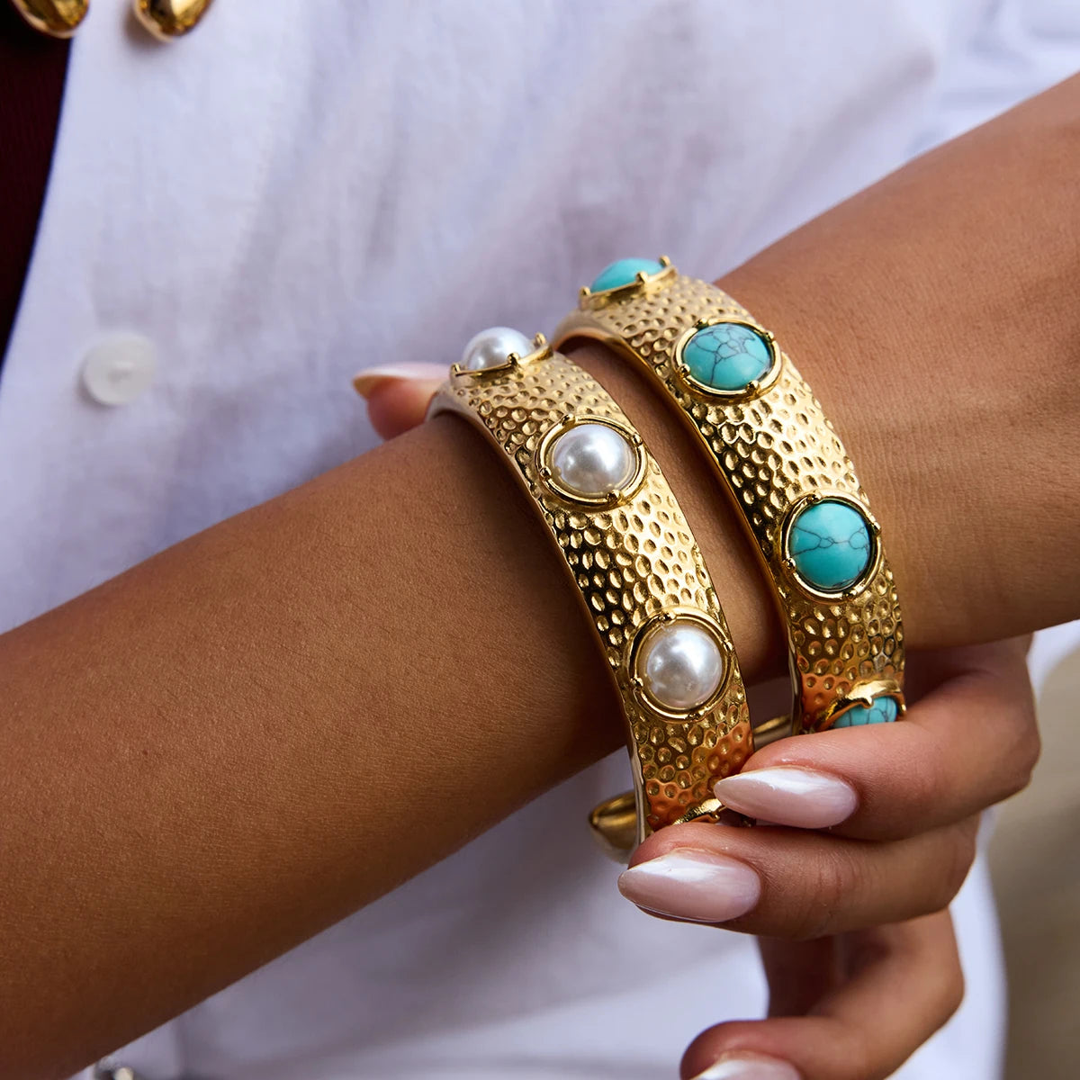 KIKA Vintage 18K Gold Color PVD Plated Stainless Steel 316L Round Turquoise Hammer Patterned Bracelet