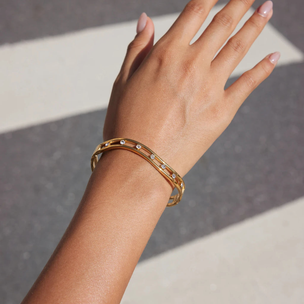 KIKA Round Crystal Wave Shape Openable Bracelet PVD 18K Gold Plated Stainless Steel 316Ly