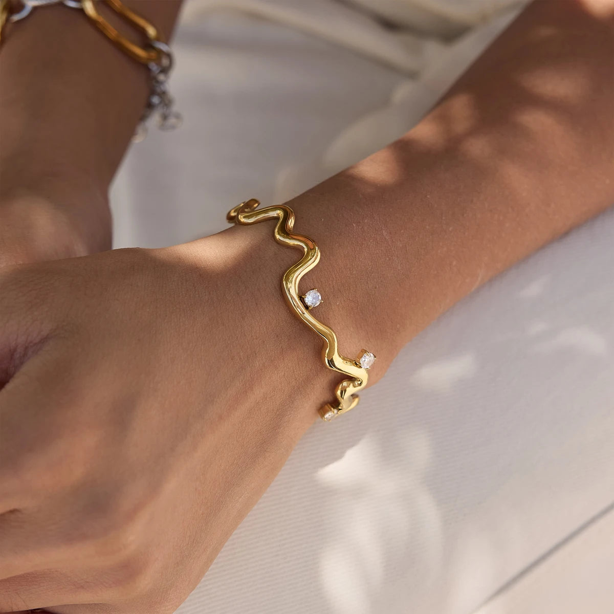 Kika Round Zircon Wave Shape Cuff Bracelet
